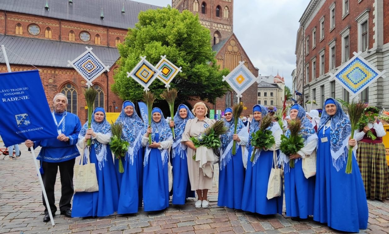 Naujenes kultūras centra slāvu tradīciju ansamblis „Radenie”