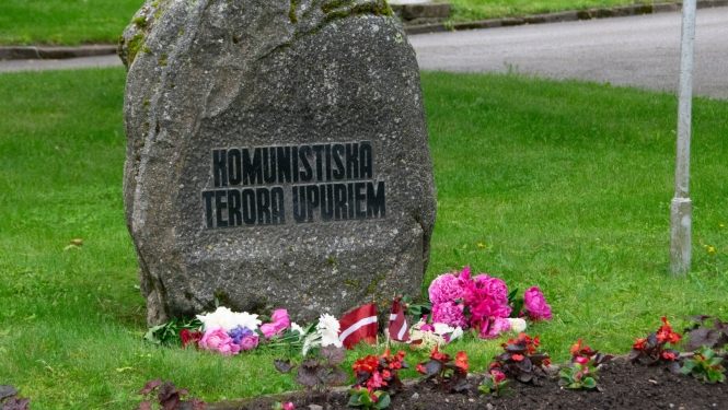 Piemiņas akemens Ilūkstē represētajiem