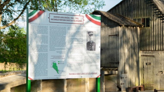 Piemiņas plāksne Nacionālajiem partizāniem