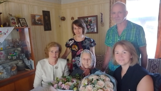 Simtgadnieces sveicēji Eglainē