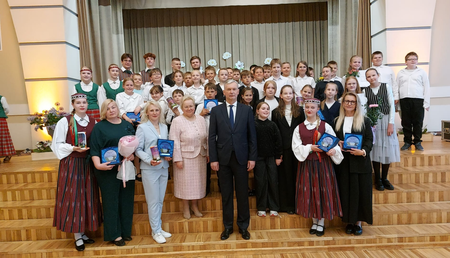 Skolēni ar Aizbaltu