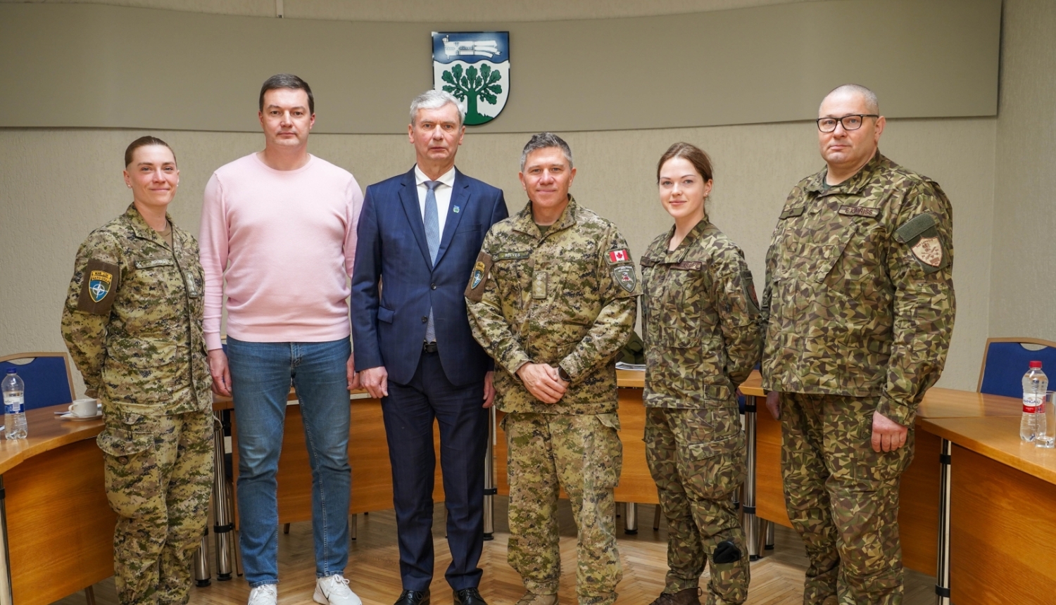 Vadības tikšanās ar militārajiem pārstāvjiem