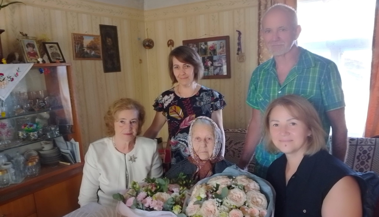 Simtgadnieces sveicēji Eglainē