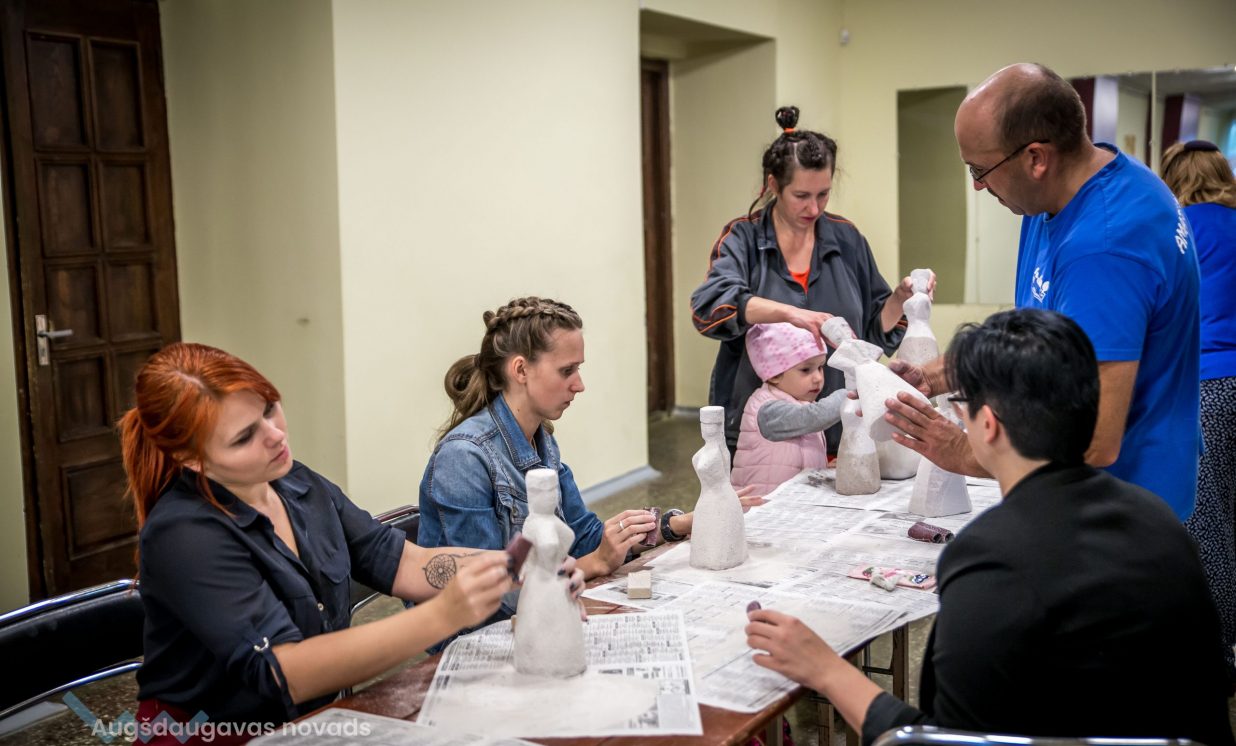 Naujenes kultūras centra lietišķās mākslas pulciņš