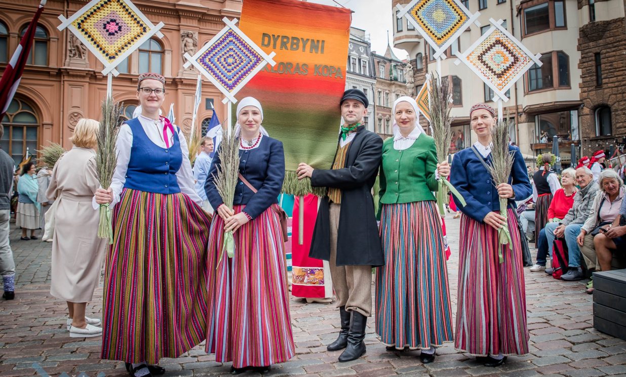 Augšdaugavas novada Kultūras centra “Vārpa” folkloras kopa „Dyrbyni”