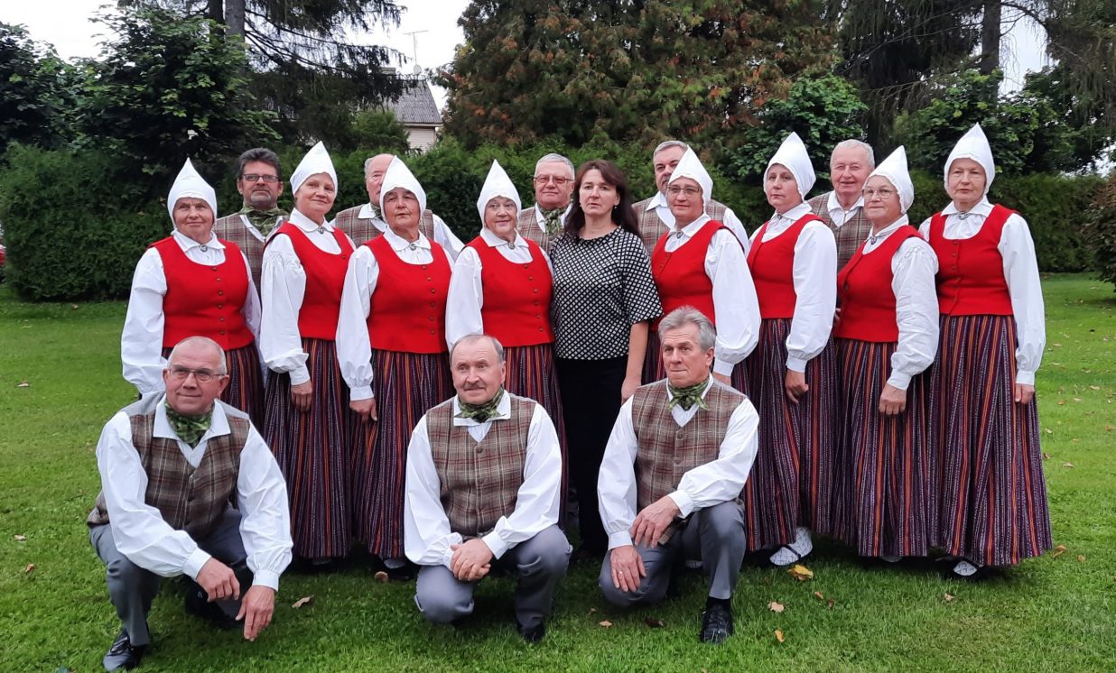 Ilūkstes Kultūras un mākslas centra Senioru deju kolektīvs „Ozolzīles”