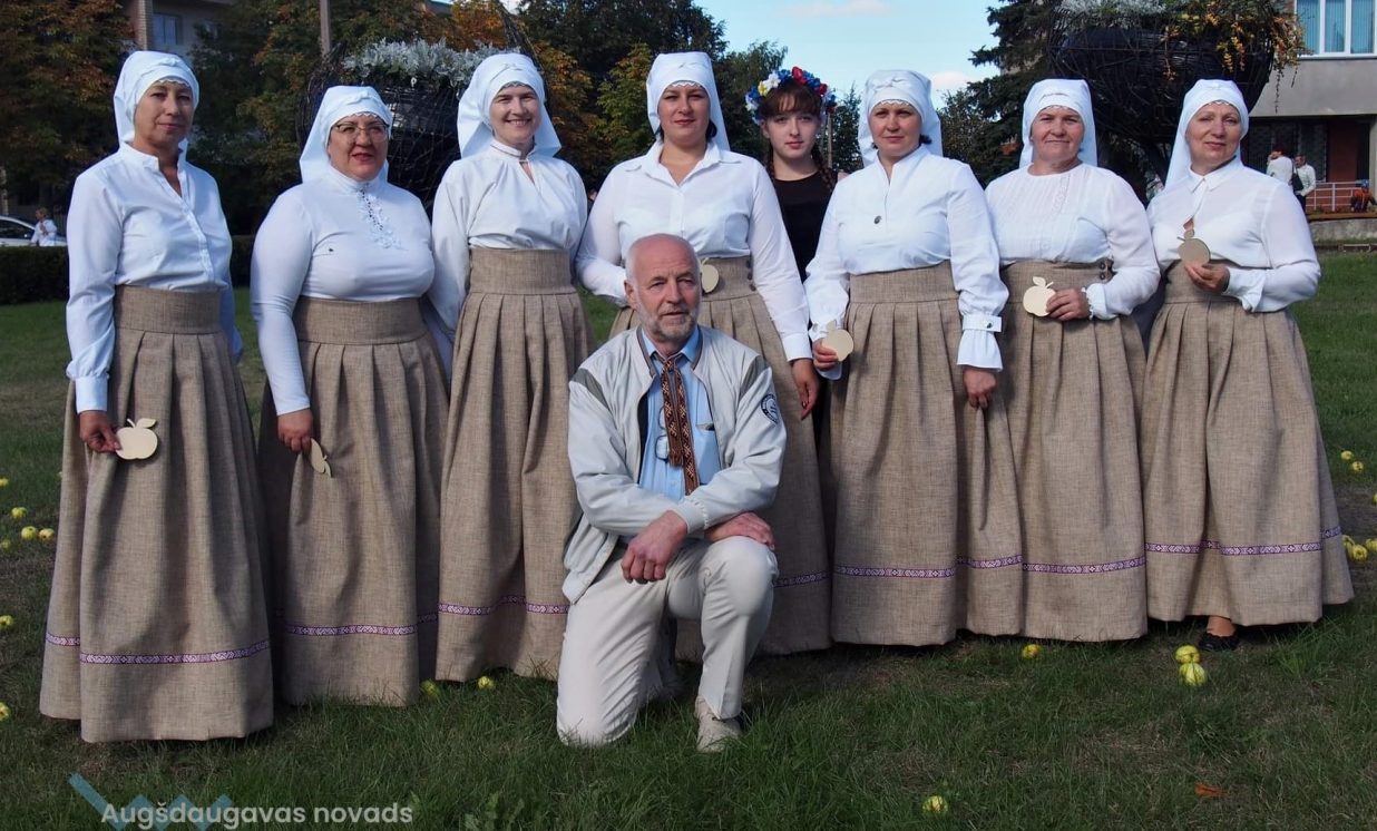 Demenes kultūras nama deju kolektīvs „Dzīvīte”