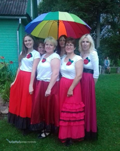 Dvietes pagasta kultūras nama deju kopu „Atkal”