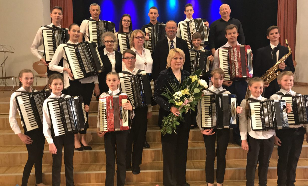 Naujenes Mūzikas un mākslas skolas akordeonistu orķestris