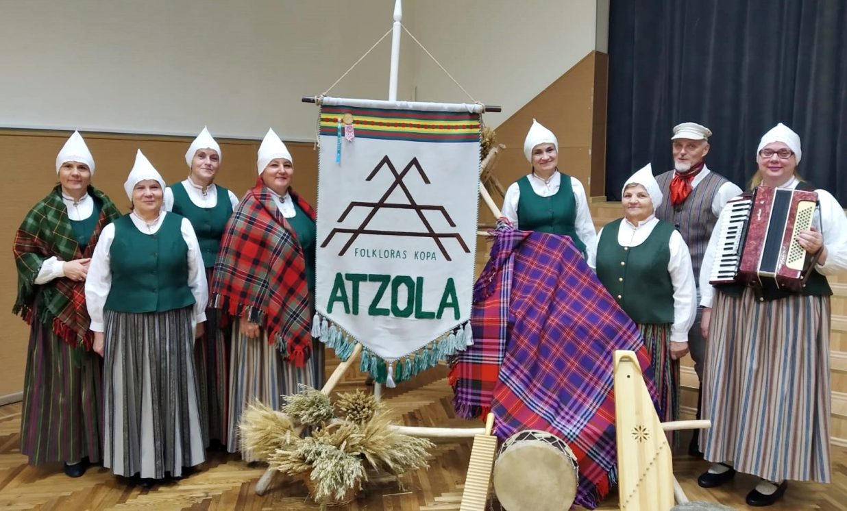 Dubnas pagasta kultūras nama folkloras kopa „Atzola”