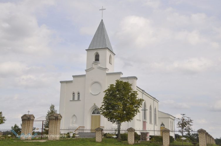 Demenes Vissvētākās Jēzus Sirds Romas Katoļu draudzes baznīca
