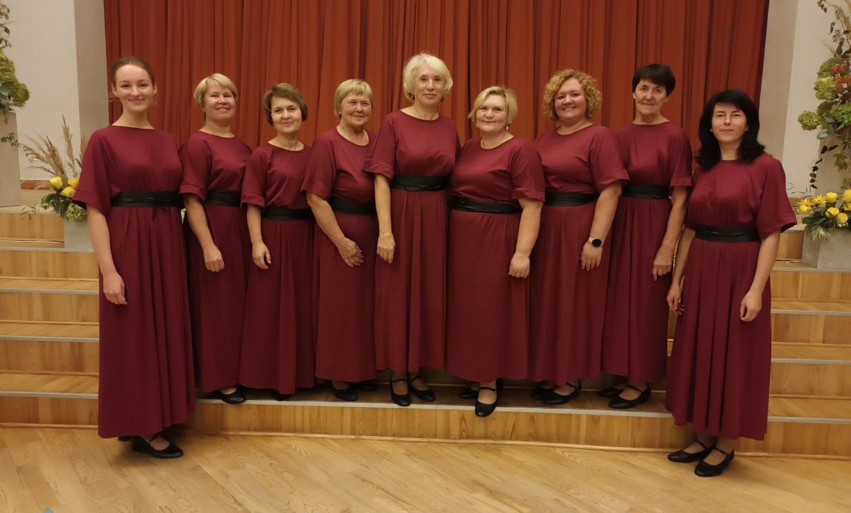 Nīcgales pagasta Tautas nama sieviešu vokālais ansamblis „Dzirkstelītes”