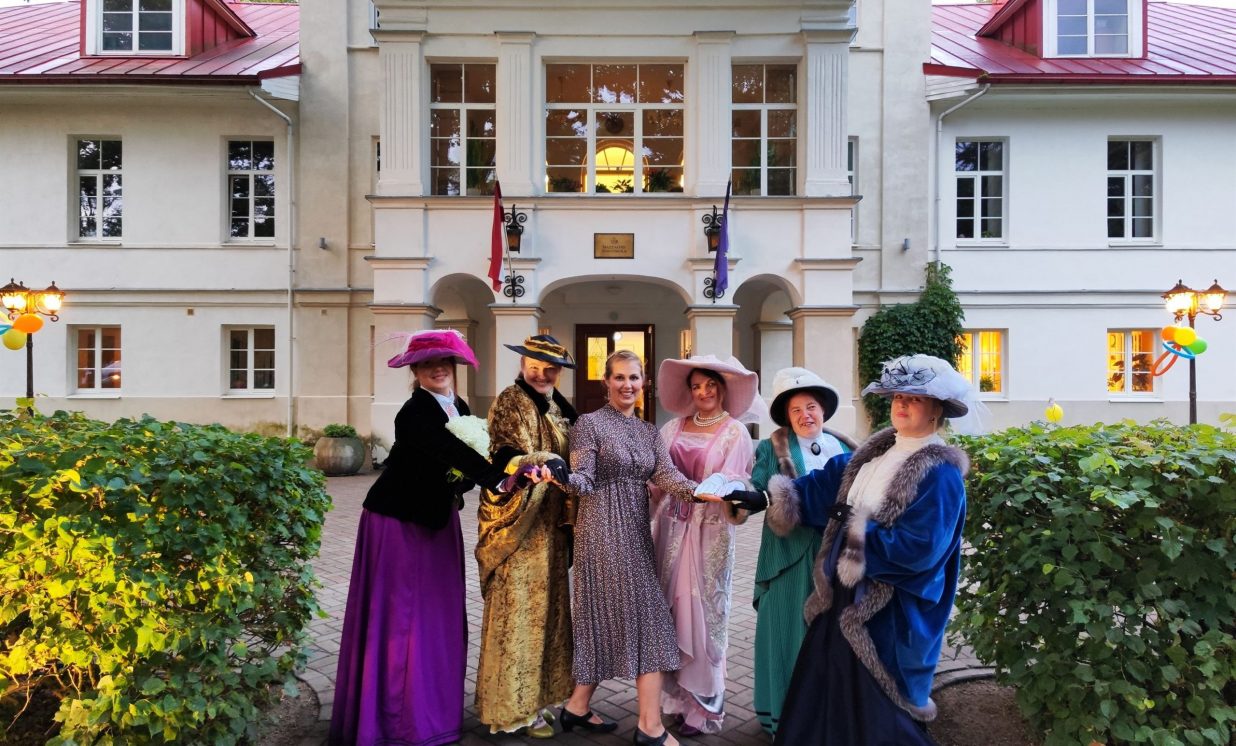 Salienas kultūras nama deju kolektīvs “Sudraba kurpīte”