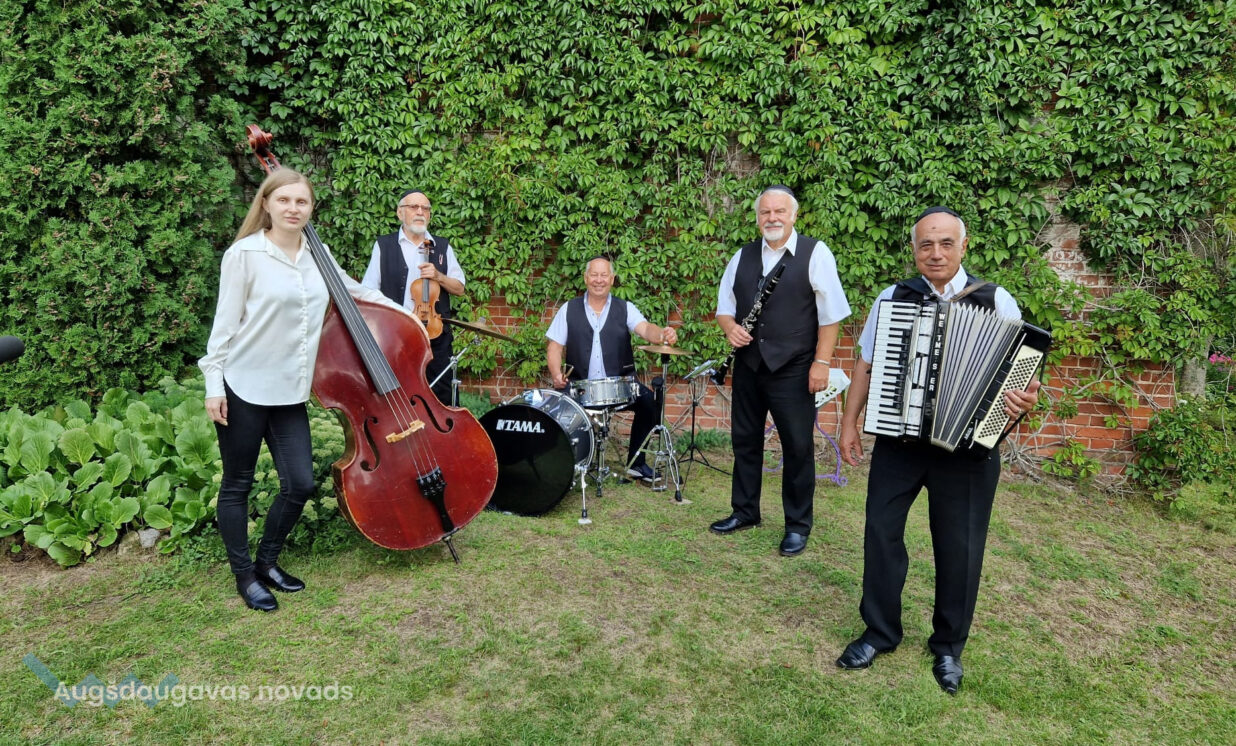 Naujenes Mūzikas un mākslas skolas instrumentālais ansamblis