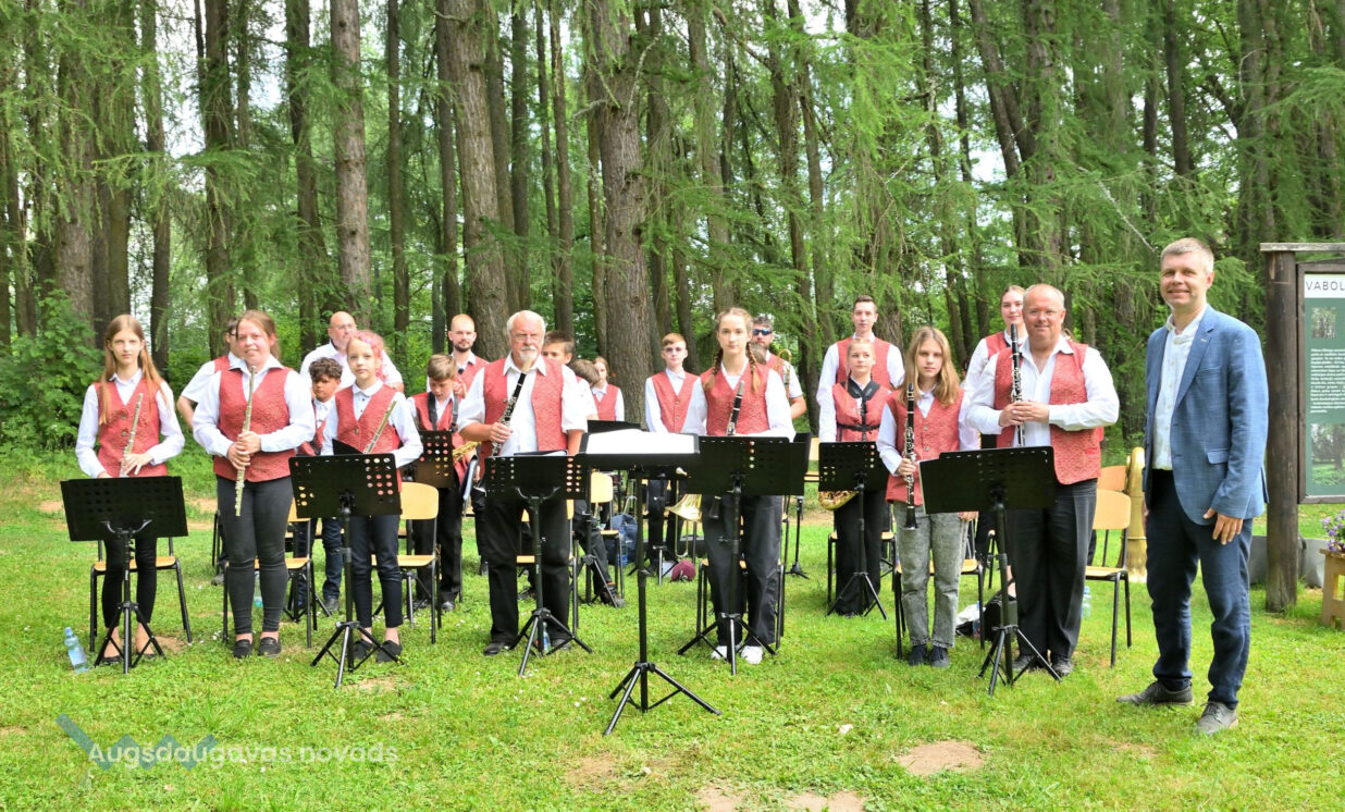  Naujenes Mūzikas un mākslas skolas pūtēju orķestris