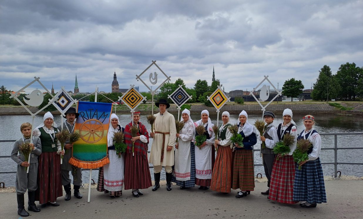 Bebrenes kultūras nama folkloras kopa „Ritam”