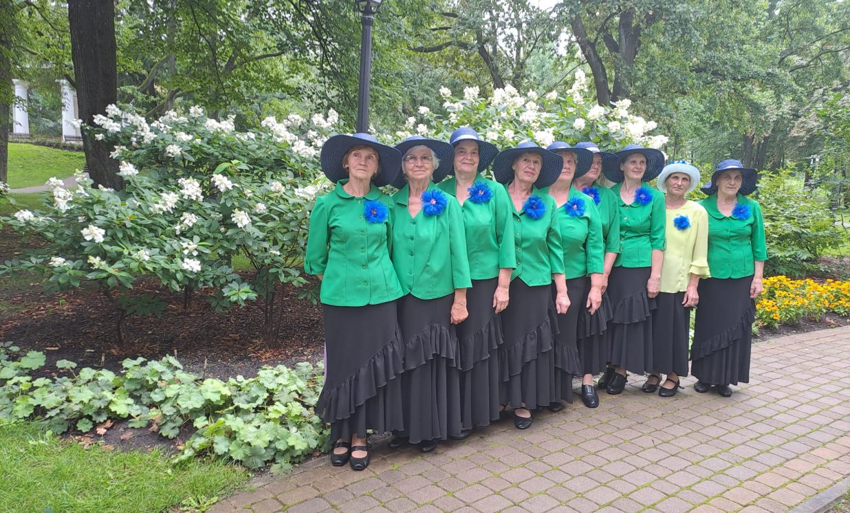 Bebrenes kultūras nama Eiropas deju kopa „Rudzupuķes”