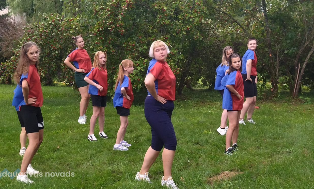 Salienas kultūras nama ritma deju grupa „Laimīte”