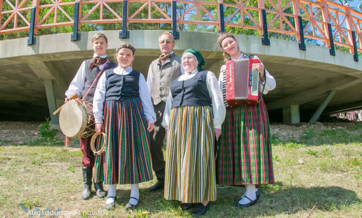 Nīcgales pagasta Tautas nama folkloras kopa „Neicgalīši”