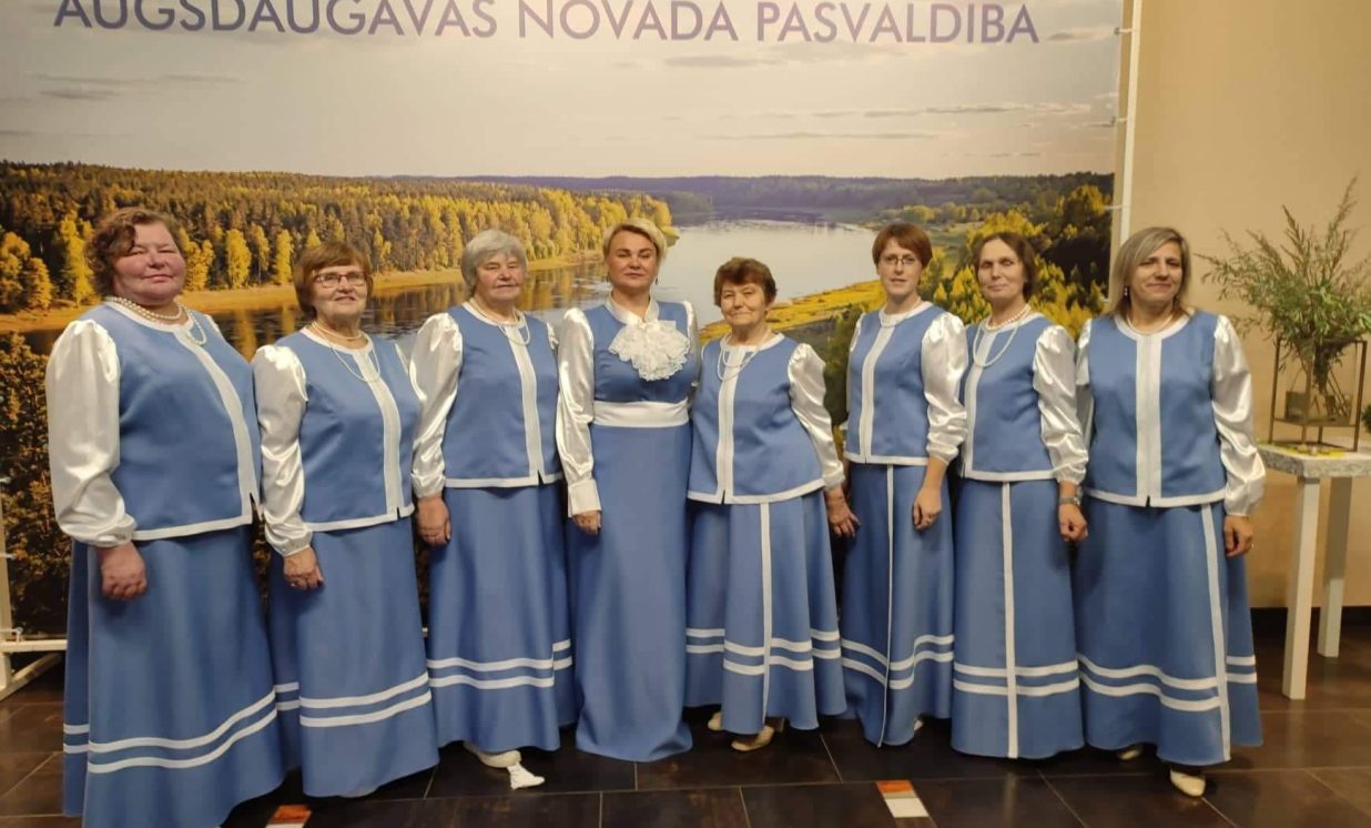 Sabiedriskā centra „Laucesa” sieviešu vokālais ansamblis ”Prieks”