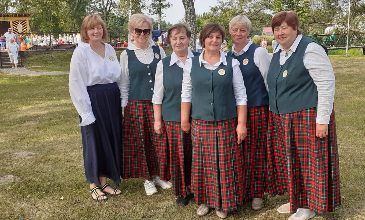 Līksnas pagasta kultūras nama aktīvo sieviešu apvienība „Saules taka”