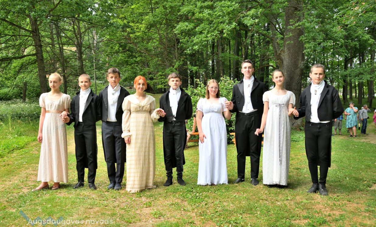 Laucesas pagasta Vēsturisko deju kolektīvs