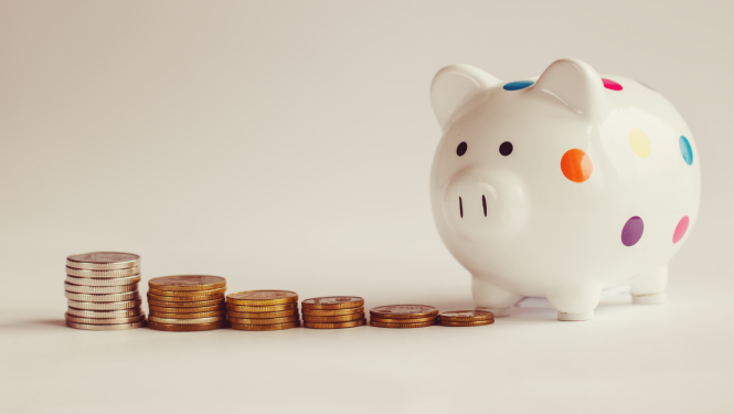 Krājkase ar monētām