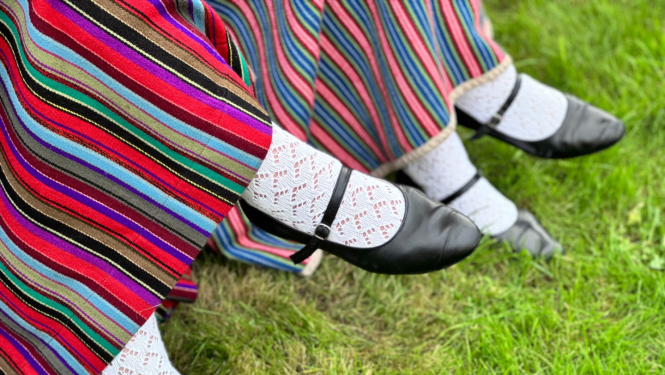 Tautastērpa fragmenti: brunči, zeķes