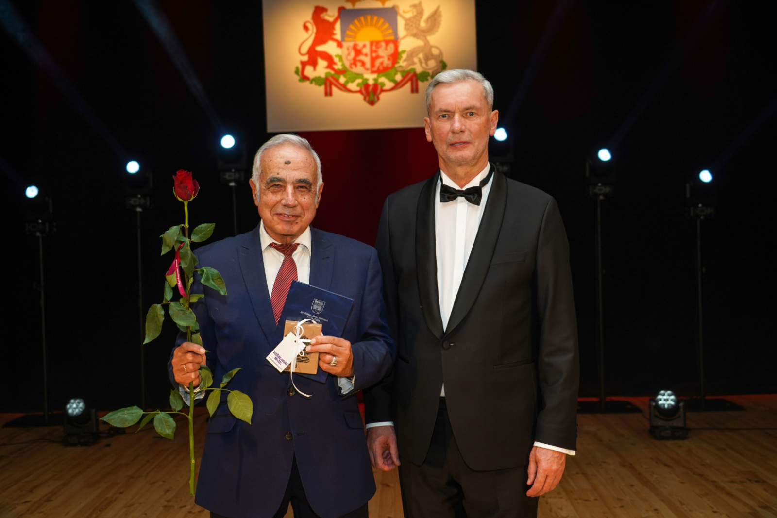 Goda zīme “Goda novadnieks izglītībā” piešķirta Naujenes Mūzikas un mākslas skolas profesionālās ievirzes skolotājam, instrumentālā ansambļa vadītājam Giršam Kaganam