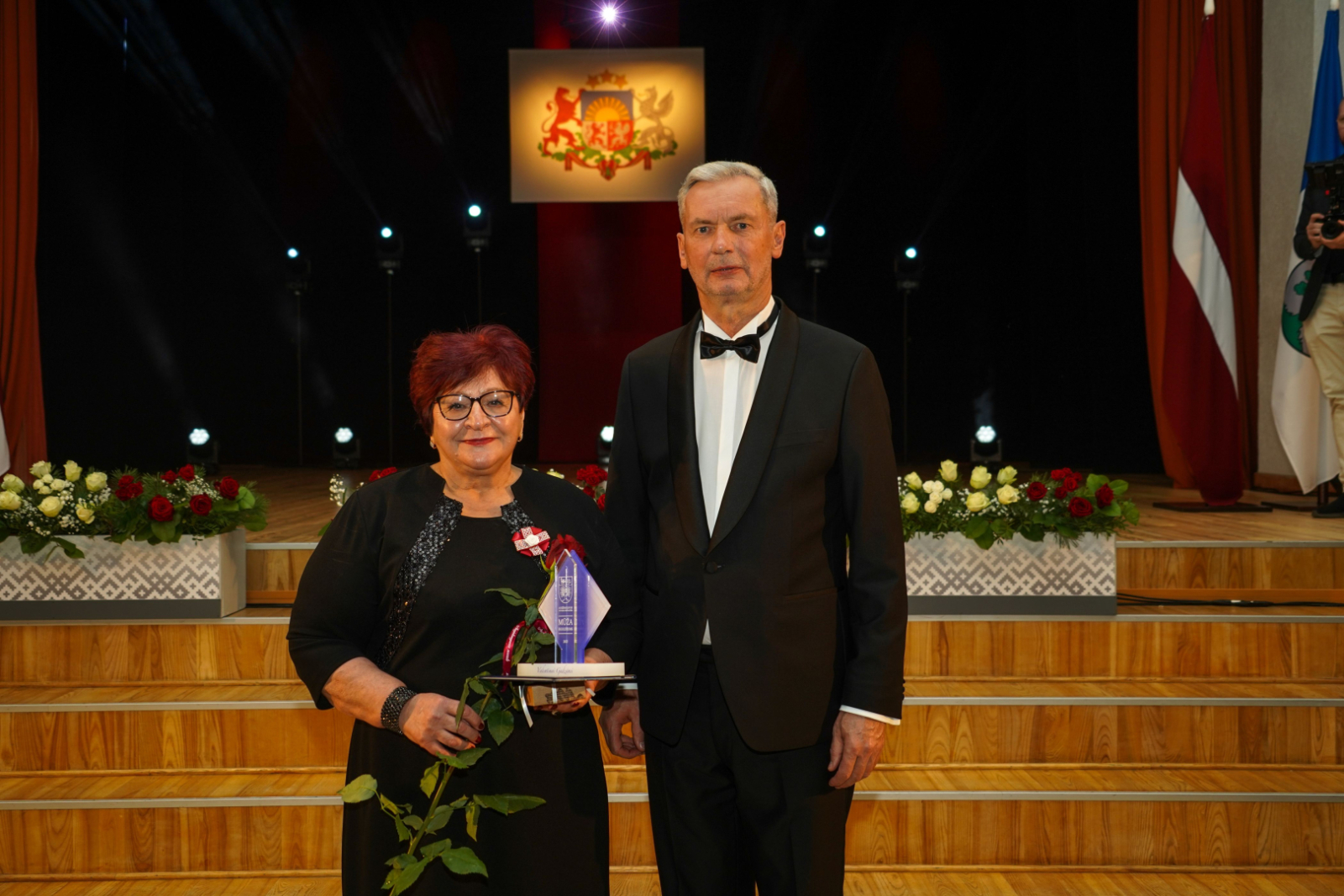 Apbalvojums “Mūža ieguldījums” par ilggadēju, godprātīgu darbu Augšdaugavas novada labā šogad pasniegts Demenes pagasta iedzīvotājai, ilggadējai Demenes pagasta pārvaldes vadītājai Valentīnai Gadzānei