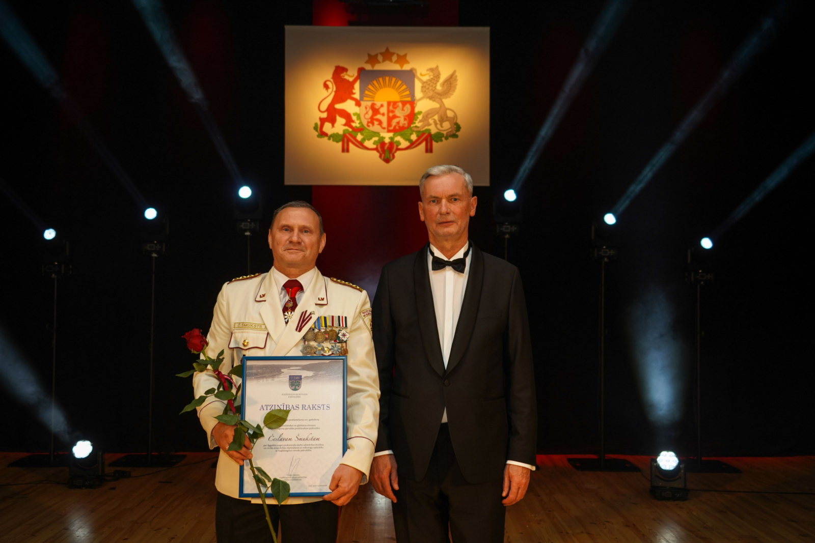 Atzinības rakstu šogad saņēma Valsts ugunsdzēsības un glābšanas dienesta Latgales reģiona pārvaldes priekšnieks pulkvedis Česlavs Šmuksts