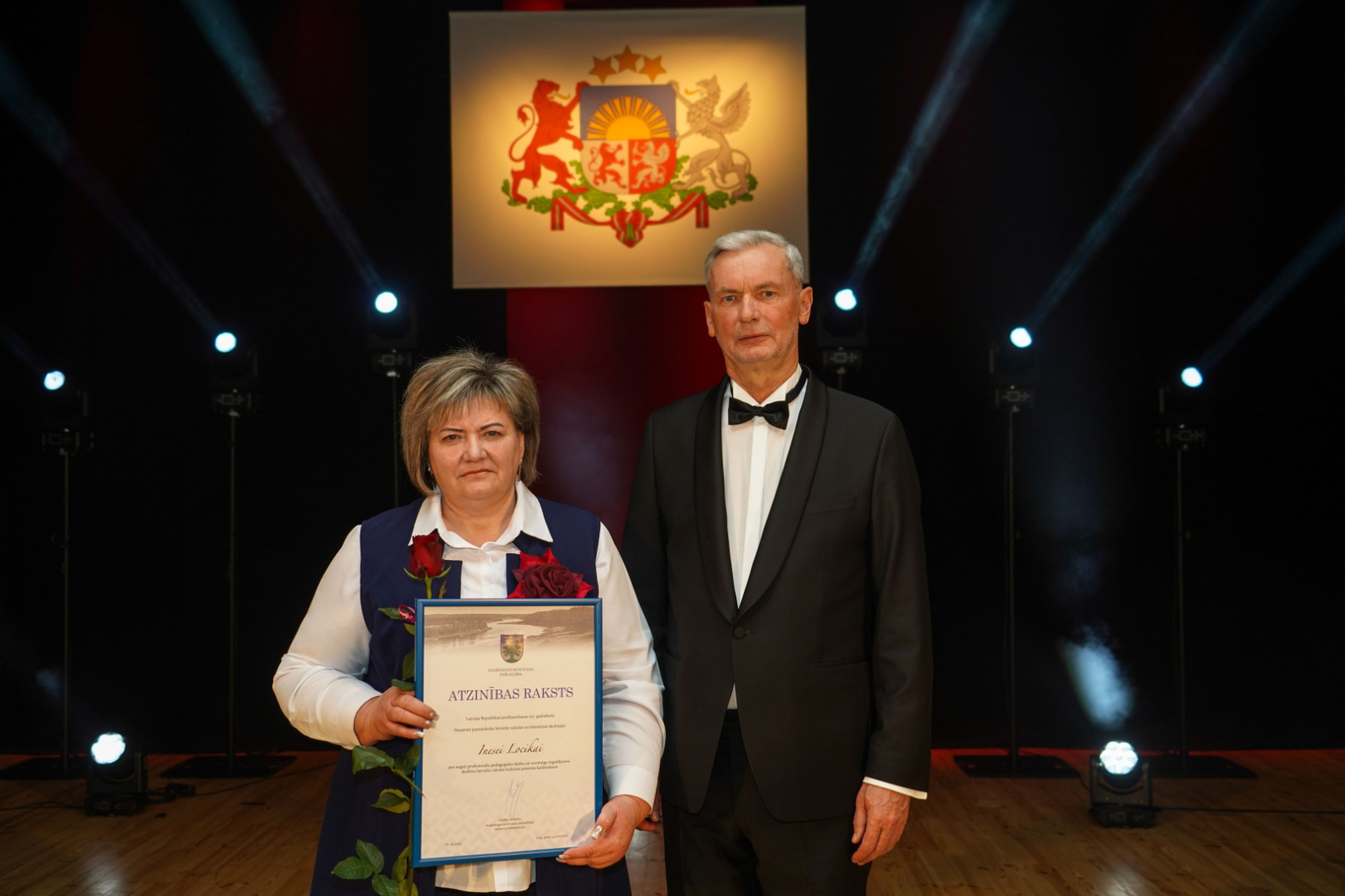 Atzinības rakstu šogad saņēma Naujenes pamatskolas latviešu valodas un literatūras skolotāja Inese Locika