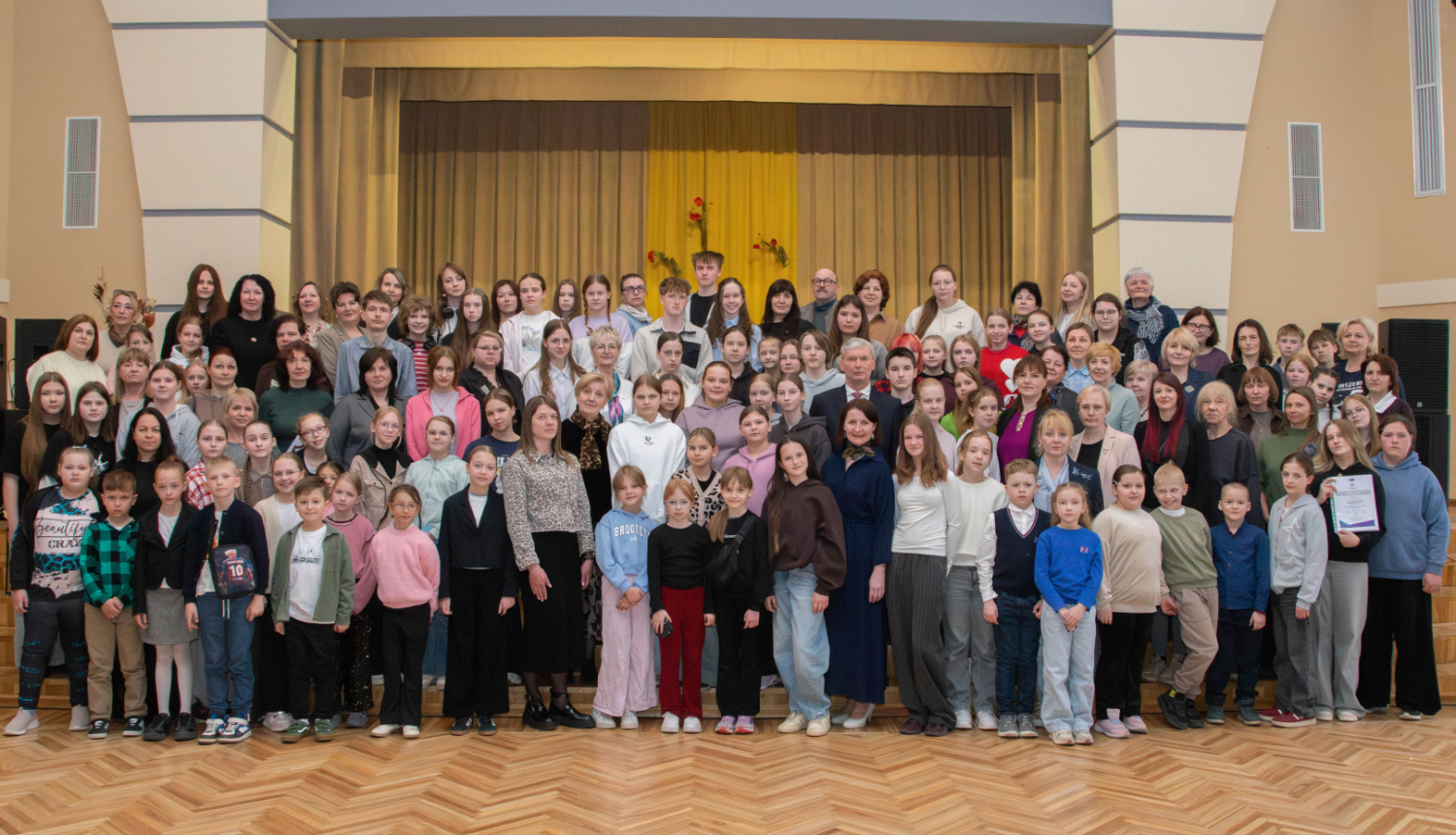 "Te sākas mana pasaule" kopbilde