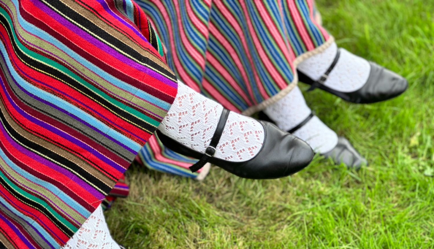 Tautastērpa fragmenti: brunči, zeķes